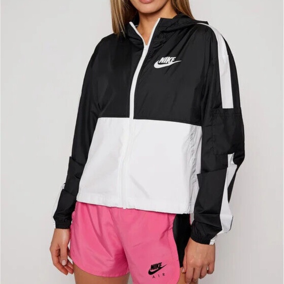 Nike women’s windbreaker jacket - Picture 8 of 9